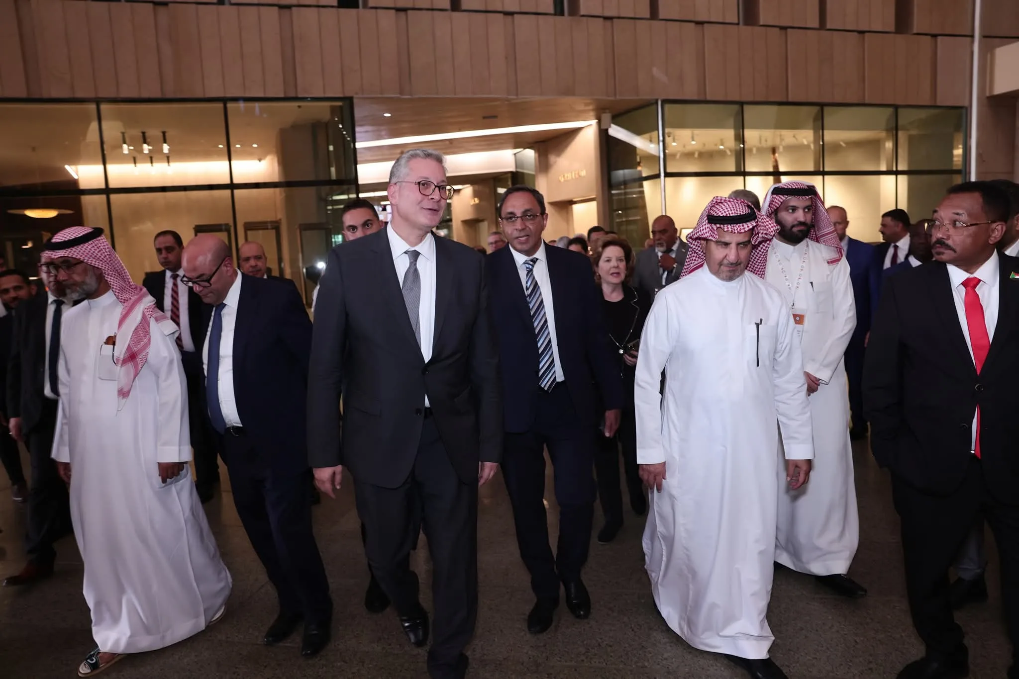 وزير البترول يترأس جولة للزوار البارزين في المتحف المصري الكبير