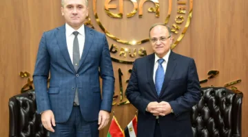 رئيس هيئة الدواء المصرية يلتقي سفير بيلاروسيا لاستكشاف سبل التعاون في مجال الأدوية