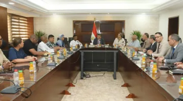 وزير الزراعة يناقش مع وفد نقابي من جنوب أفريقيا سبل تعزيز التدريب والاستثمار في القطاع الزراعي