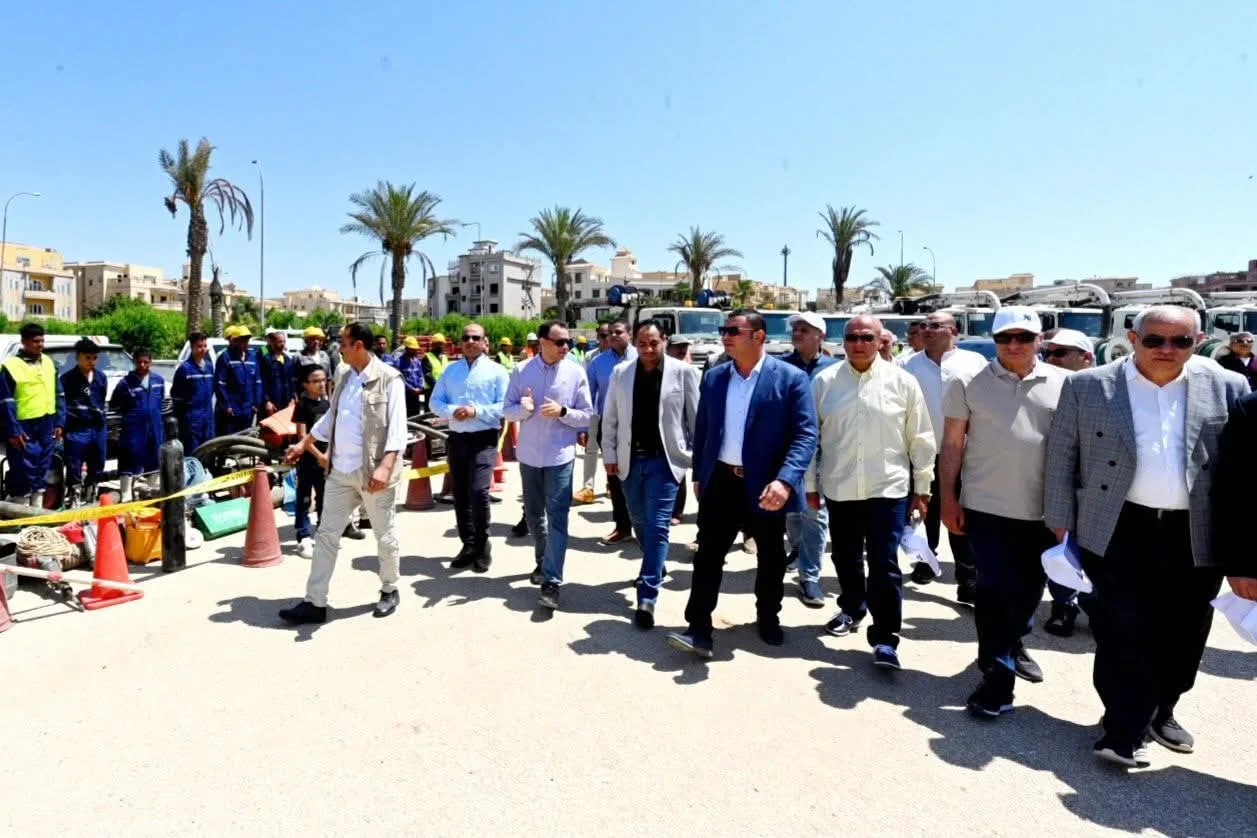 وزير الإسكان يقوم بجولة تفقدية لمتابعة مشاريع تطوير محور ٢٦ يوليو