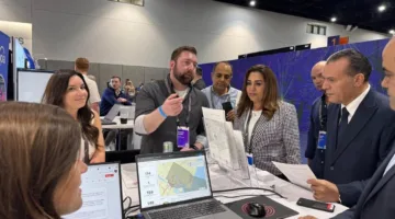 وزيرة التنمية المحلية تستعرض في كاليفورنيا تطوير تطبيقات ذكية بالتعاون مع Esri لرصد المشروعات.
