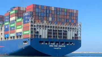 قناة السويس تعيد نشاط عبور سفن الحاويات.. CMA CGM ZEPHYR تنجح في رحلتها العاشرة بعد تنفيذ الحوافز الجديدة