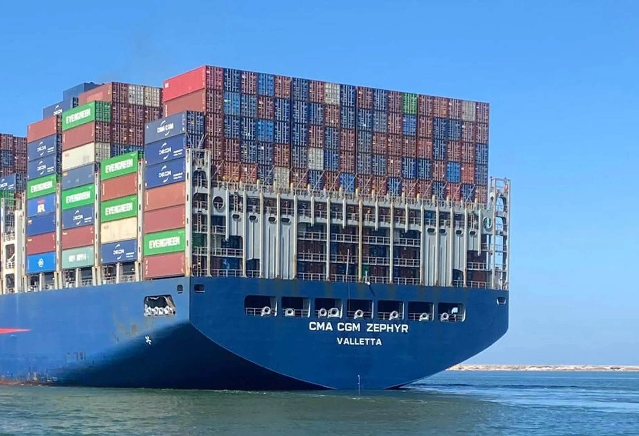 قناة السويس تعيد نشاط عبور سفن الحاويات.. CMA CGM ZEPHYR تنجح في رحلتها العاشرة بعد تنفيذ الحوافز الجديدة قناة السويس تعيد نشاط عبور سفن الحاويات.. CMA CGM ZEPHYR تنجح في رحلتها العاشرة بعد تنفيذ الحوافز الجديدة