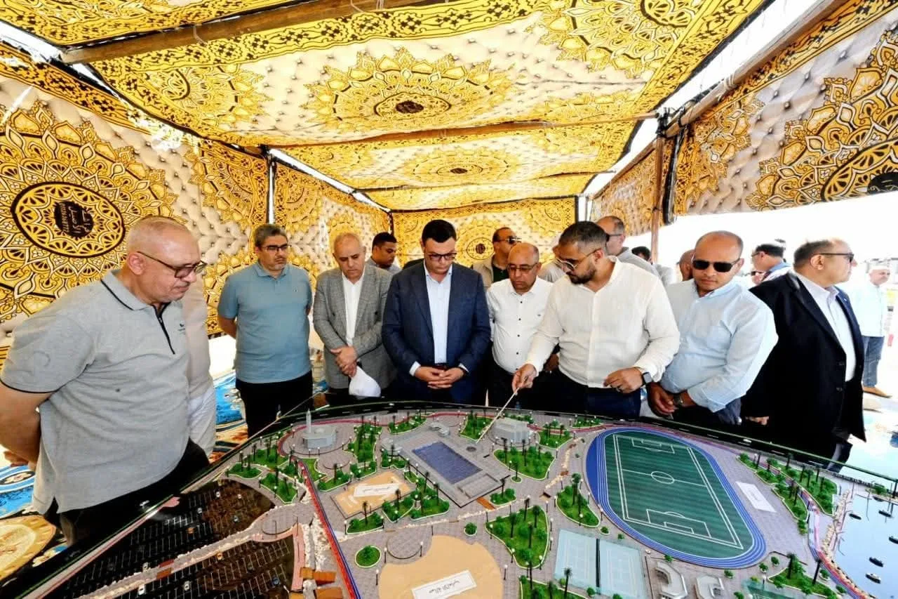 الشربيني يزور محطة مياه في مدينة أكتوبر الجديدة الشربيني يزور محطة مياه في مدينة أكتوبر الجديدة