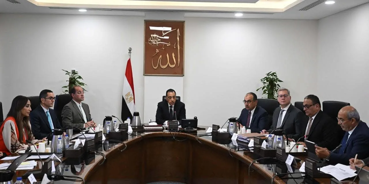 “مدبولي” يتابع تقدم تنفيذ خطة الطروحات الحكومية