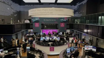 تباين مؤشرات الأسهم الأوروبية في انتظار المفاوضات التجارية بين الولايات المتحدة والاتحاد الأوروبي