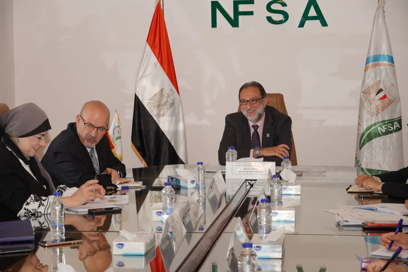رئيس “هيئة سلامة الغذاء” يناقش مع ممثل “منظمة الصحة العالمية” سبل التعاون في تطوير القدرات وتحسين أنظمة المراقبة. رئيس “هيئة سلامة الغذاء” يناقش مع ممثل “منظمة الصحة العالمية” سبل التعاون في تطوير القدرات وتحسين أنظمة المراقبة.
