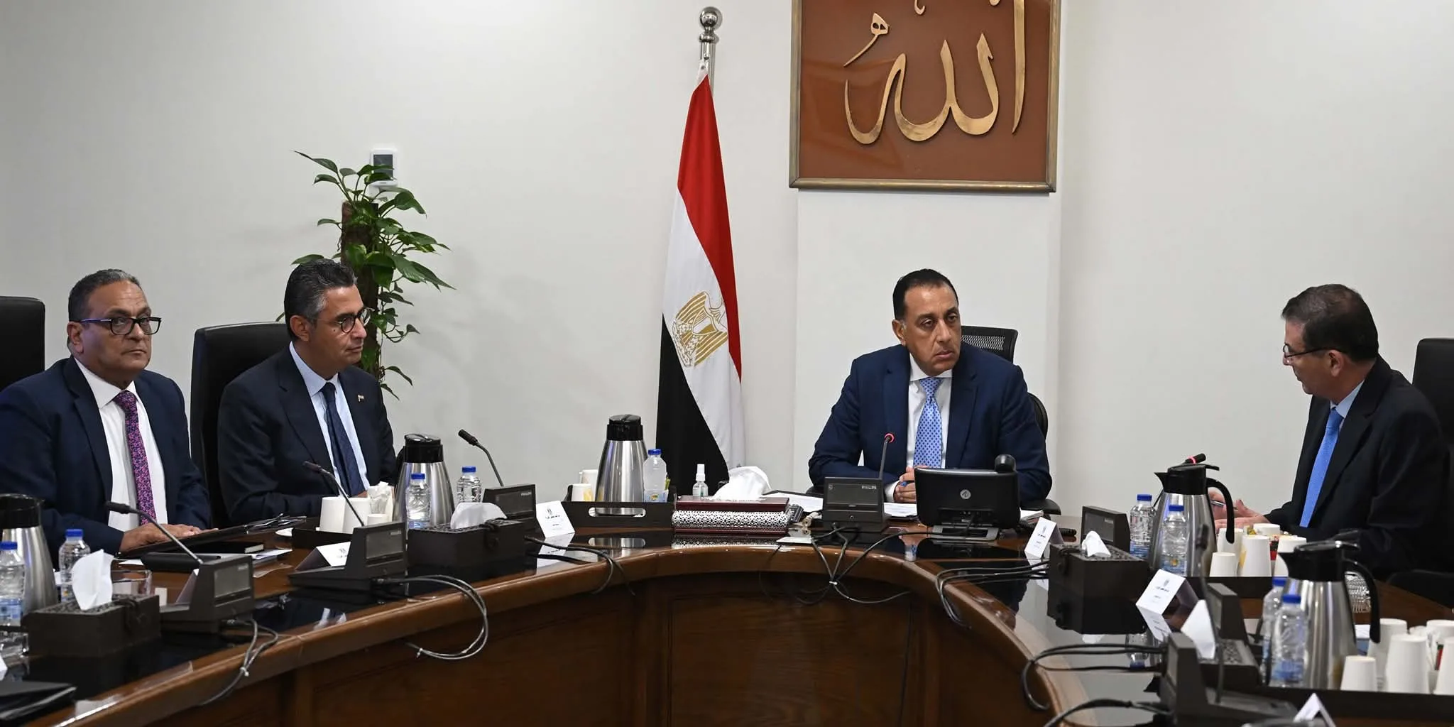 رئيس الوزراء: نواصل تحسين نظام توزيع الأسمدة لضمان وصول الدعم إلى المستفيدين الفعليين.