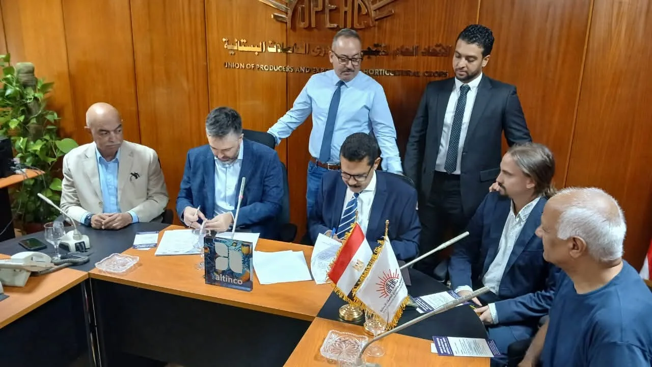 اتفاقية تعاون بين اتحاد إنتاج المحاصيل البستانية وشركة “ألتينكو” الإسبانية لتعزيز إنتاجية المحاصيل المصرية وزيادة تنافسيتها على المستوى العالمي.