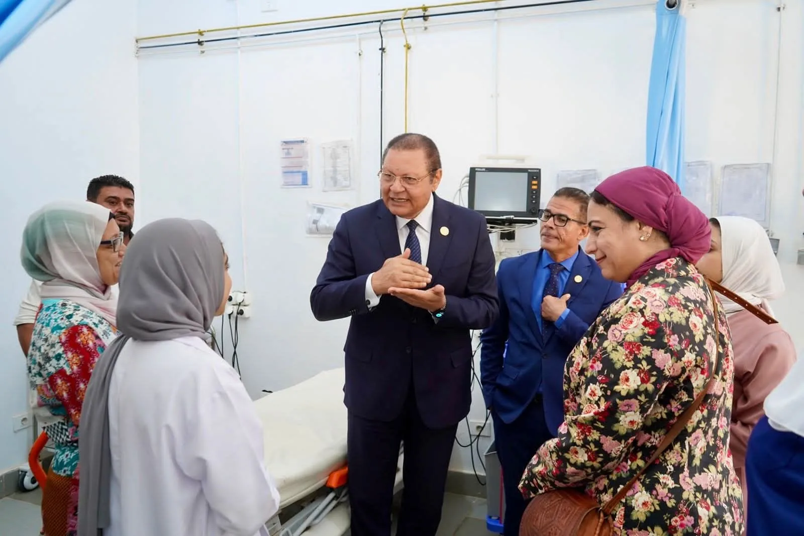 رئيس هيئة الاعتماد والرقابة الصحية يزور مستشفيي رأس الحكمة والضبعة المركزيين