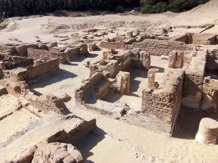 اكتشاف مدينة سكنية شاملة تعود إلى العصر القبطي المبكر في واحات الخارجة