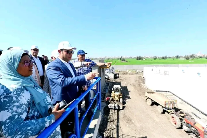 وزير الإسكان ومحافظ الدقهلية يزوران محطة مياه نبروه لتلبية احتياجات 35 ألف مواطن وزير الإسكان ومحافظ الدقهلية يزوران محطة مياه نبروه لتلبية احتياجات 35 ألف مواطن