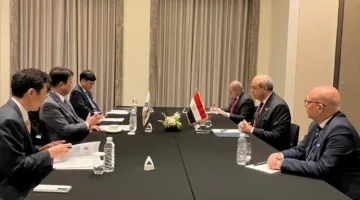 وزير الطيران المدني يلتقي بنظيره الكوري لبحث أوجه التعاون في قطاع الطيران