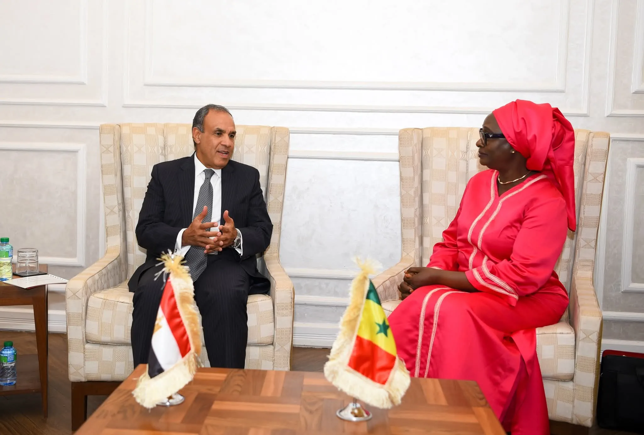 وزير الخارجية يناقش تعزيز التعاون مع نظيرته السنغالية في مجال التكامل الإفريقي والشؤون الخارجية وزير الخارجية يناقش تعزيز التعاون مع نظيرته السنغالية في مجال التكامل الإفريقي والشؤون الخارجية