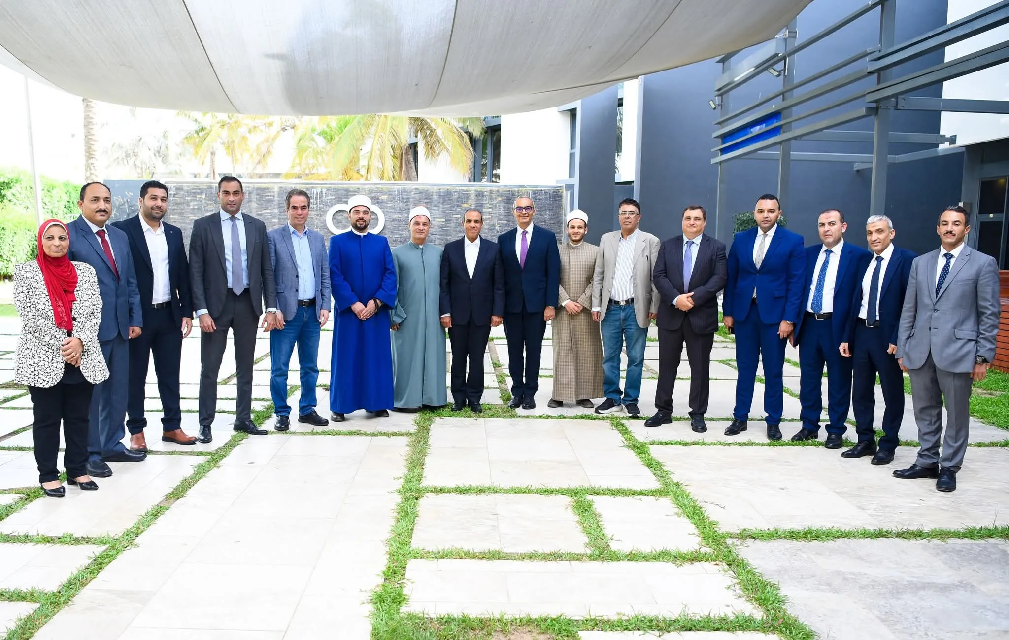 وزير الخارجية يجتمع بأفراد الجالية المصرية في السنغال وزير الخارجية يجتمع بأفراد الجالية المصرية في السنغال