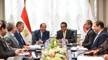 وزير الصحة يناقش استمرارية تمويل التأمين الصحي الشامل ويطلب تسريع إنهاء تصور تعديل “المساهمة التكافلية”