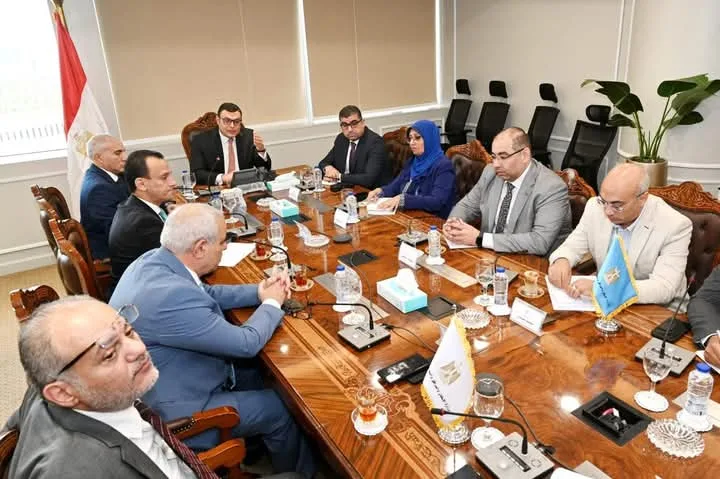 “الشربيني” يلتقي بمديري شركة “توريك” للتطوير العقاري لمناقشة تقدم مشروعات التعاون المشترك.