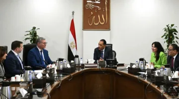 رئيس الوزراء: نؤكد التزامنا بدعم استثمارات “شل” وتسوية مستحقات الشركاء الأجانب في قطاع النفط