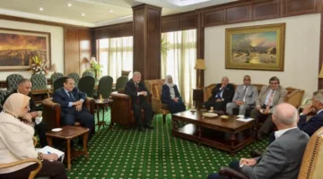 رئيس الهيئة العليا للإعلام يجتمع مع اللجنة الجديدة لمراقبة الأداء الإعلامي الرياضي