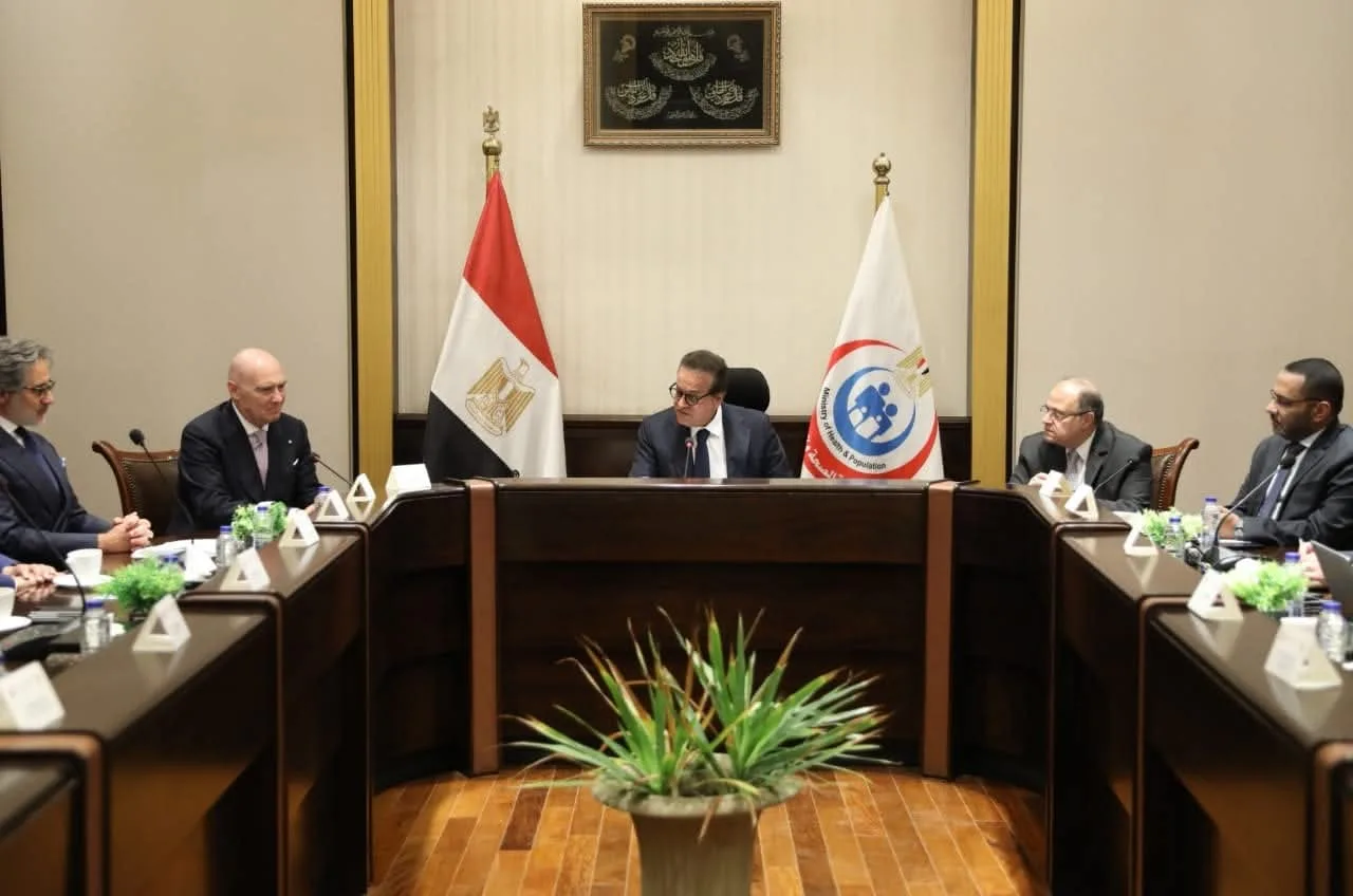 وزير الصحة يلتقي برئيس اتحاد الصناعات الدوائية الإيطالية لاستكشاف أوجه التعاون المتبادل.