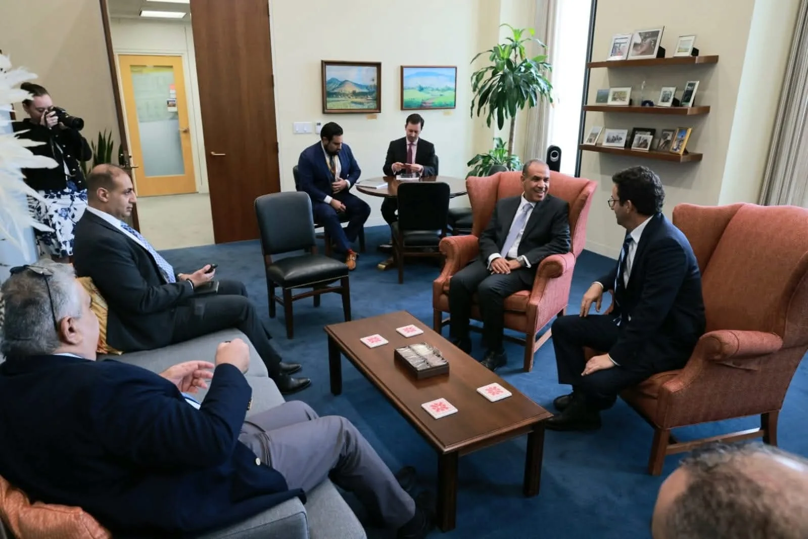 وزير الخارجية يجتمع بالسيناتور الأمريكي برايان شاتز لبحث سبل تعزيز التعاون المشترك وزير الخارجية يجتمع بالسيناتور الأمريكي برايان شاتز لبحث سبل تعزيز التعاون المشترك