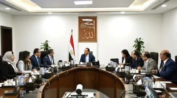 رئيس الوزراء يناقش مع وزير الاستثمار تحسين نظام الإفراج الجمركي