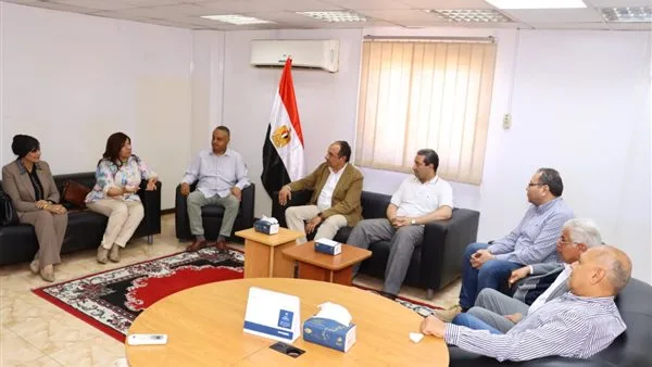 خلال جولة تفقدية.. وزير الأعمال يزور شركة دمياط للنسيج ويتقابل مع النواب خلال جولة تفقدية.. وزير الأعمال يزور شركة دمياط للنسيج ويتقابل مع النواب