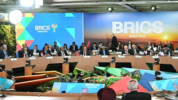 رئيس الحكومة يلتقي رئيس أوروجواي