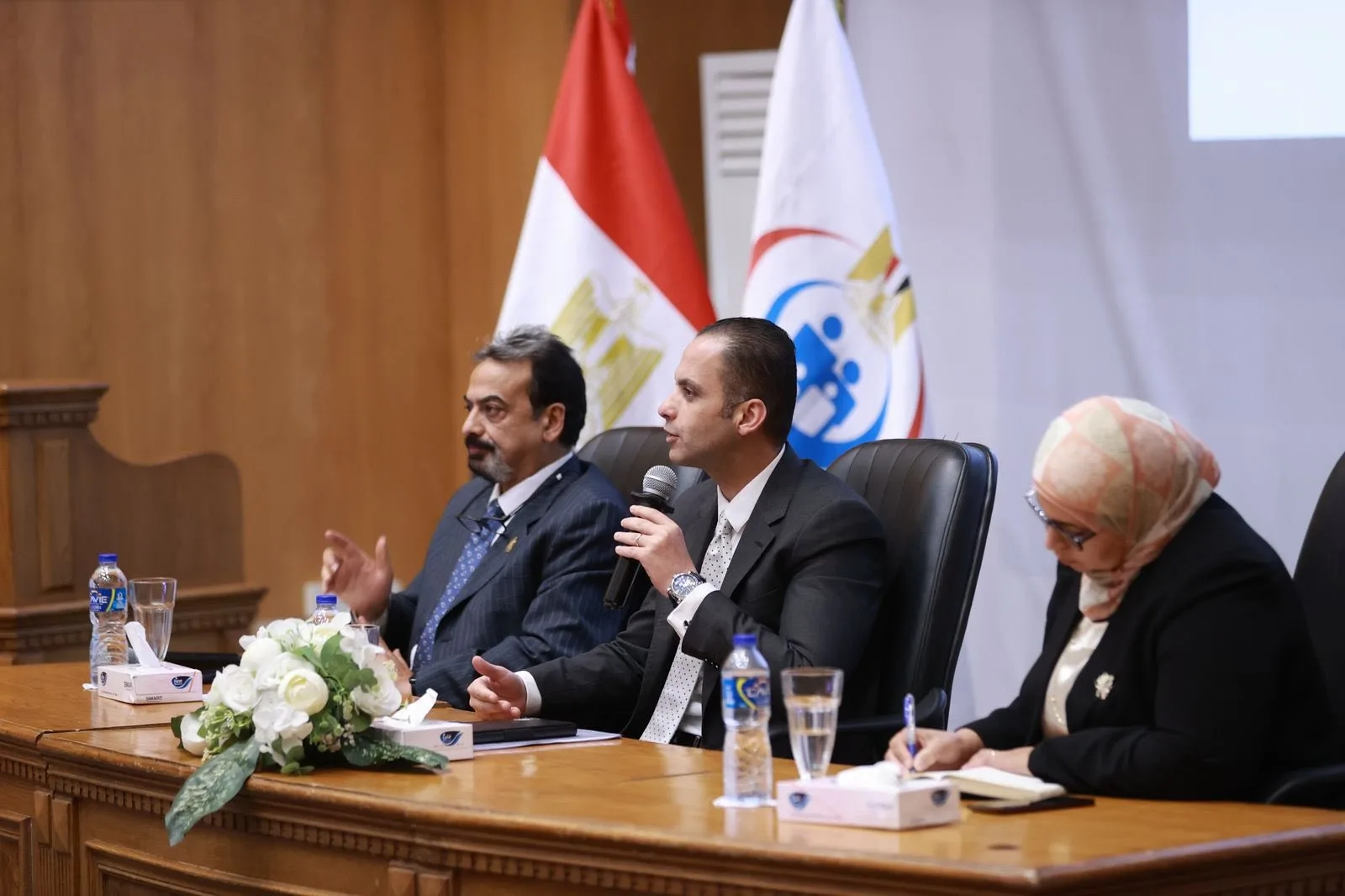 نائب وزير الصحة والسكان ينظم الاجتماع الثالث للمجلس الأعلى لمقدمي خدمات الرعاية الصحية الشباب. نائب وزير الصحة والسكان ينظم الاجتماع الثالث للمجلس الأعلى لمقدمي خدمات الرعاية الصحية الشباب.