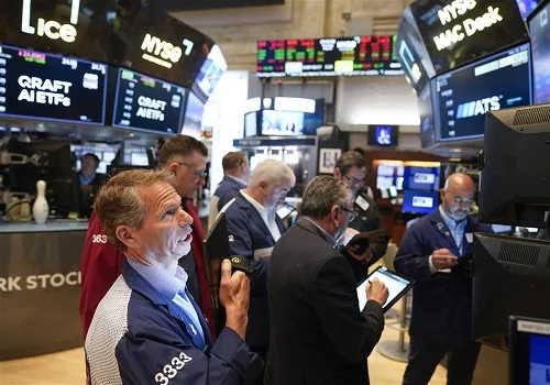 تفاوت أداء الأسهم الأمريكية في بداية التداولات تفاوت أداء الأسهم الأمريكية في بداية التداولات