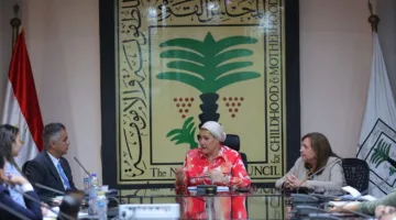 رئيسة المجلس القومي للطفولة تستقبل مجموعة من مؤسسة ‘شباب القادة’
