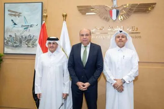 وزير الطيران المدني يستضيف وفدًا من قطر ويكشف عن خطة تعاون لتطوير الطرق الجوية.