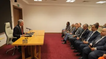 وزير السياحة يجتمع بأكثر من 20 سفيرًا وقنصلًا عامًا يمثلون مصر في الخارج