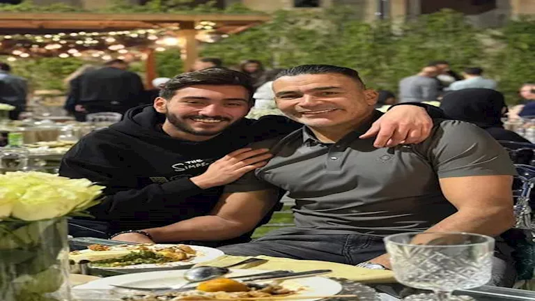 3 صور لعصام الحضري يحتفل مع ابنه بهذه المناسبة