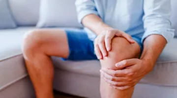 3 علامات شائعة تدل على خشونة المفاصل.. لا تتجاهلها