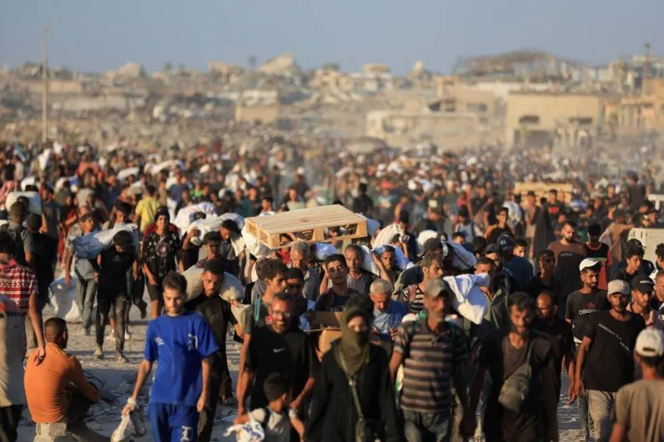 30 قتيلاً وعشرات المصابين في هجوم على قافلة مساعدات بشمال غزة 30 قتيلاً وعشرات المصابين في هجوم على قافلة مساعدات بشمال غزة