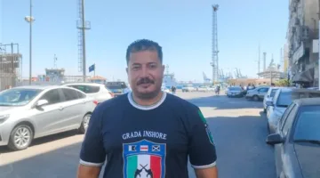 عمل إنساني يثير الإعجاب على السوشيال ميديا: شاب ينقذ مسنًا من الغرق في قناة السويس