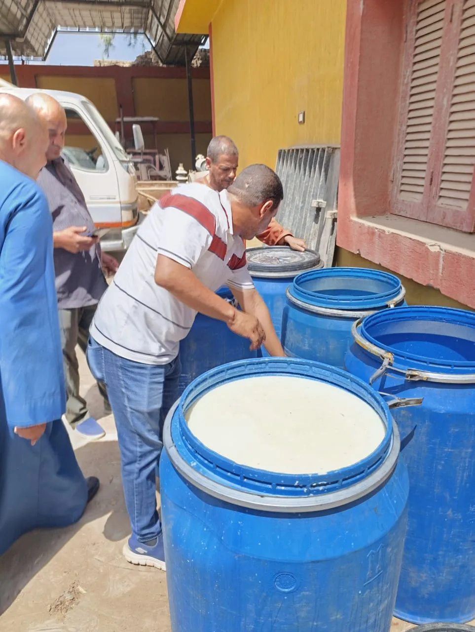 محافظ أسيوط: القبض على 500 كجم من اللبن الفاسد في حملة تفتيشية بمركز أبوتيج محافظ أسيوط: القبض على 500 كجم من اللبن الفاسد في حملة تفتيشية بمركز أبوتيج