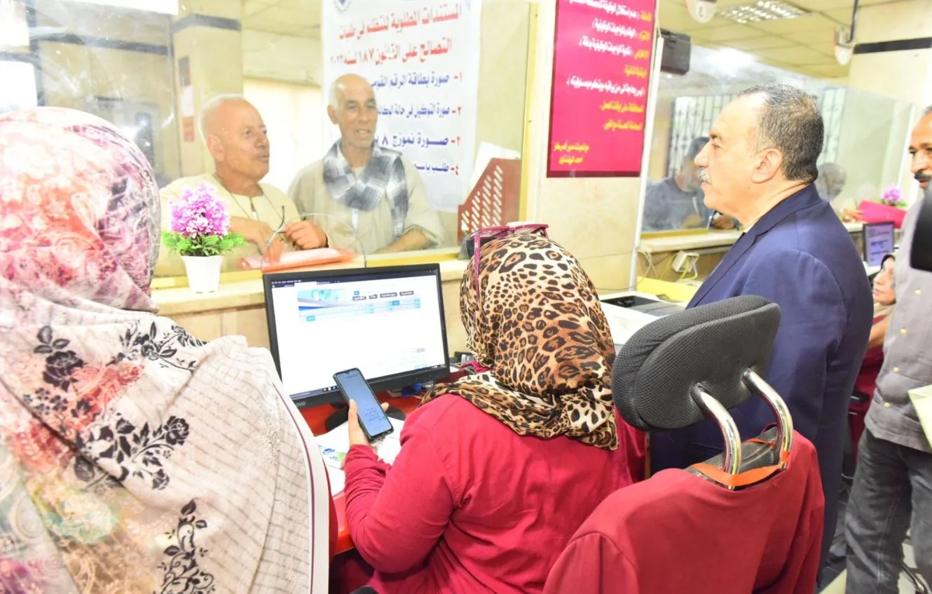 محافظ أسيوط يجري زيارة لمركز تكنولوجيا أبوتيج لمتابعة تنفيذ نظامي التقنين والتصالح ويشدد على ضرورة تسهيل الإجراءات وعدم السماح بتعطيل مصالح المواطنين.