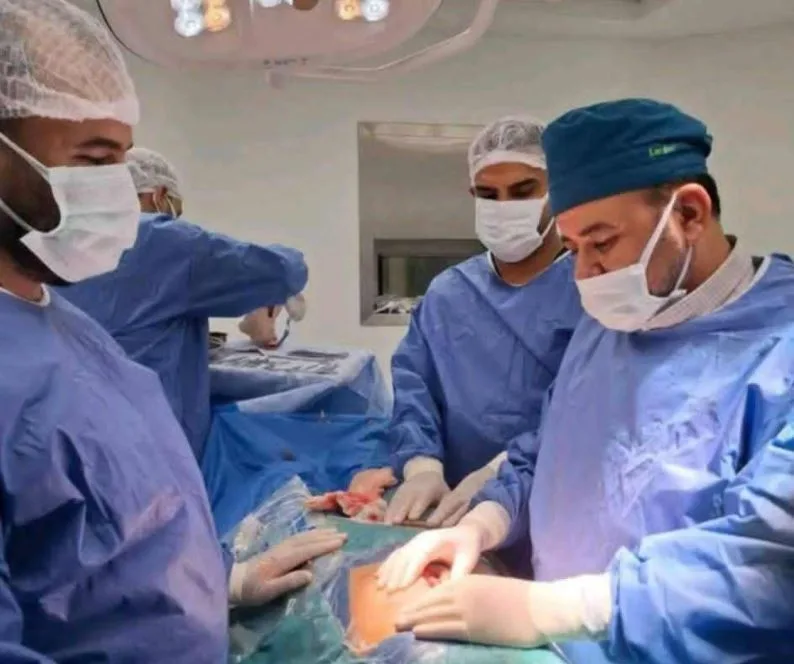 إنقاذ شاب من الموت بعد حادث خطير.. فريق مستشفى ملوي يتدخل لاستئصال الطحال وإصلاح ثقب الأمعاء. إنقاذ شاب من الموت بعد حادث خطير.. فريق مستشفى ملوي يتدخل لاستئصال الطحال وإصلاح ثقب الأمعاء.