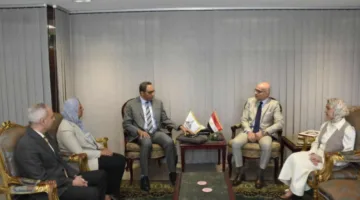 محافظ قنا يناقش مع رئيس جامعة عين شمس آليات التعاون في المجالات التنموية والعلمية