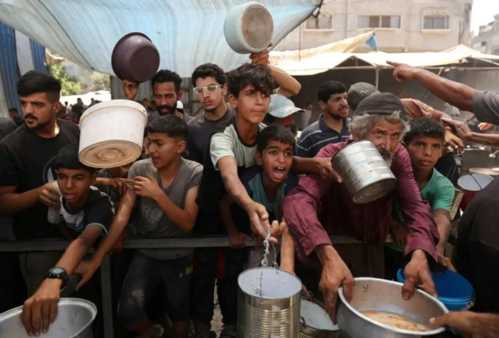 الدفاع المدني في غزة: 18 قتيلاً على الأقل جراء الغارات الإسرائيلية على المنطقة الدفاع المدني في غزة: 18 قتيلاً على الأقل جراء الغارات الإسرائيلية على المنطقة