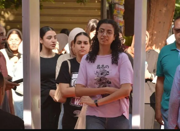طلاب الثانوية العامة في أكتوبر: امتحان الرياضيات البحتة بسيط والنظام الجديد مميز. طلاب الثانوية العامة في أكتوبر: امتحان الرياضيات البحتة بسيط والنظام الجديد مميز.