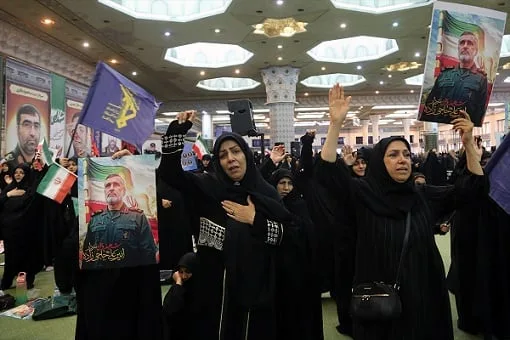 إيران: كلمات تأبينية لضحايا الهجوم الإسرائيلي بحضور الرئيس بزشكيان إيران: كلمات تأبينية لضحايا الهجوم الإسرائيلي بحضور الرئيس بزشكيان