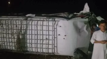 وفاة 4 أفراد وإصابة 11 آخرين في حادث تصادم ميكروباص مع شاحنة بمطروح
