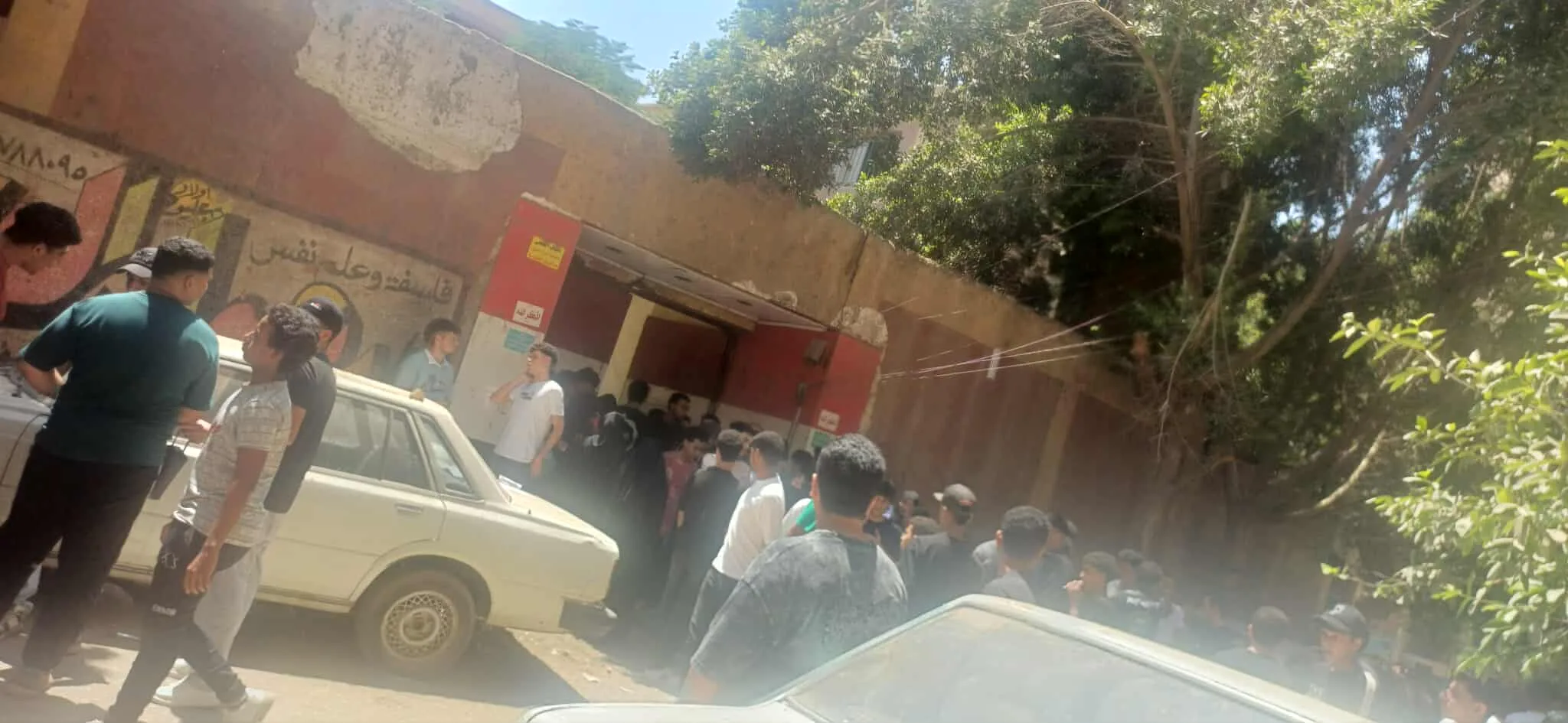 توافد طلاب المرحلة الثانوية إلى لجان عين شمس لأداء امتحان الرياضيات المتقدمة توافد طلاب المرحلة الثانوية إلى لجان عين شمس لأداء امتحان الرياضيات المتقدمة