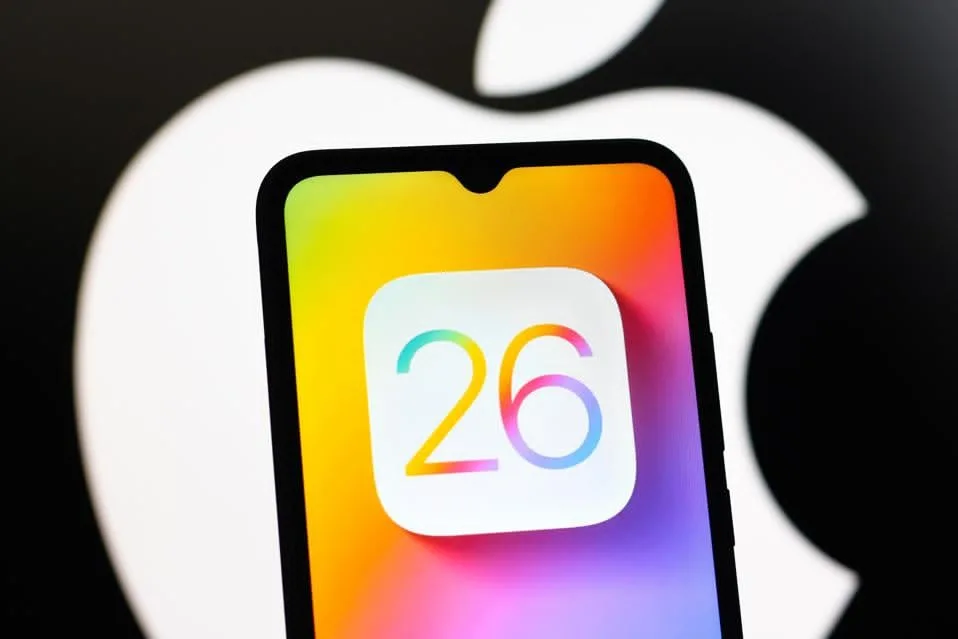 آبل تقلل من تأثير الزجاج السائل في iOS 26 بناءً على آراء المستخدمين آبل تقلل من تأثير الزجاج السائل في iOS 26 بناءً على آراء المستخدمين