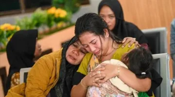 4 أشخاص لقوا حتفهم إثر غرق عبارة في إندونيسيا، وإنقاذ 23 آخرين