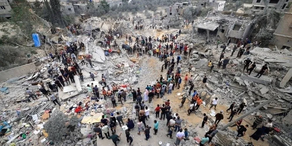 4 شهداء جراء قصف الاحتلال الإسرائيلي لمخيم للنازحين غرب غزة