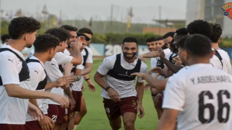 4 صور توثق الظهور الأول لعمرو السولية مع سيراميكا كليوباترا
